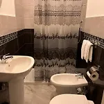 לינה וארוחת בוקר Oceania 43 *